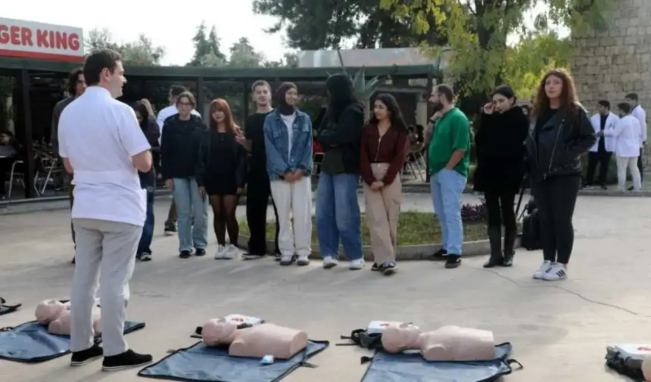 Akdeniz Üniversitesi’nde Öğrencilere 10 Dakikada Hayat Kurtaran Eğitim! 5